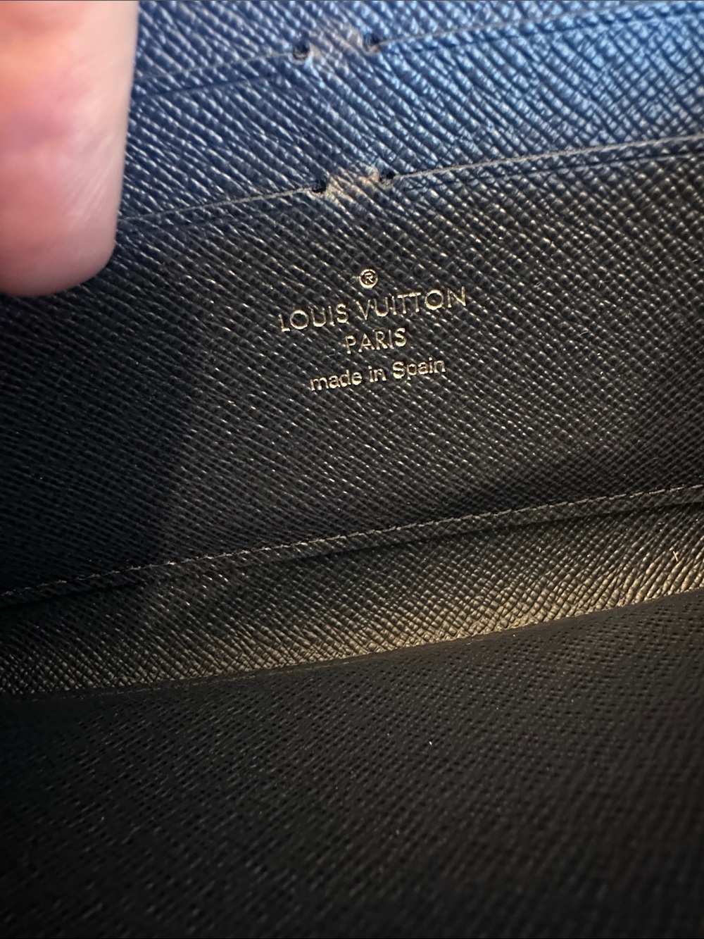 NICE! #475 LOUIS VUTTON Navy Epi Zip-Around Wallet, Authentic 8โ - Picture 4 of 14